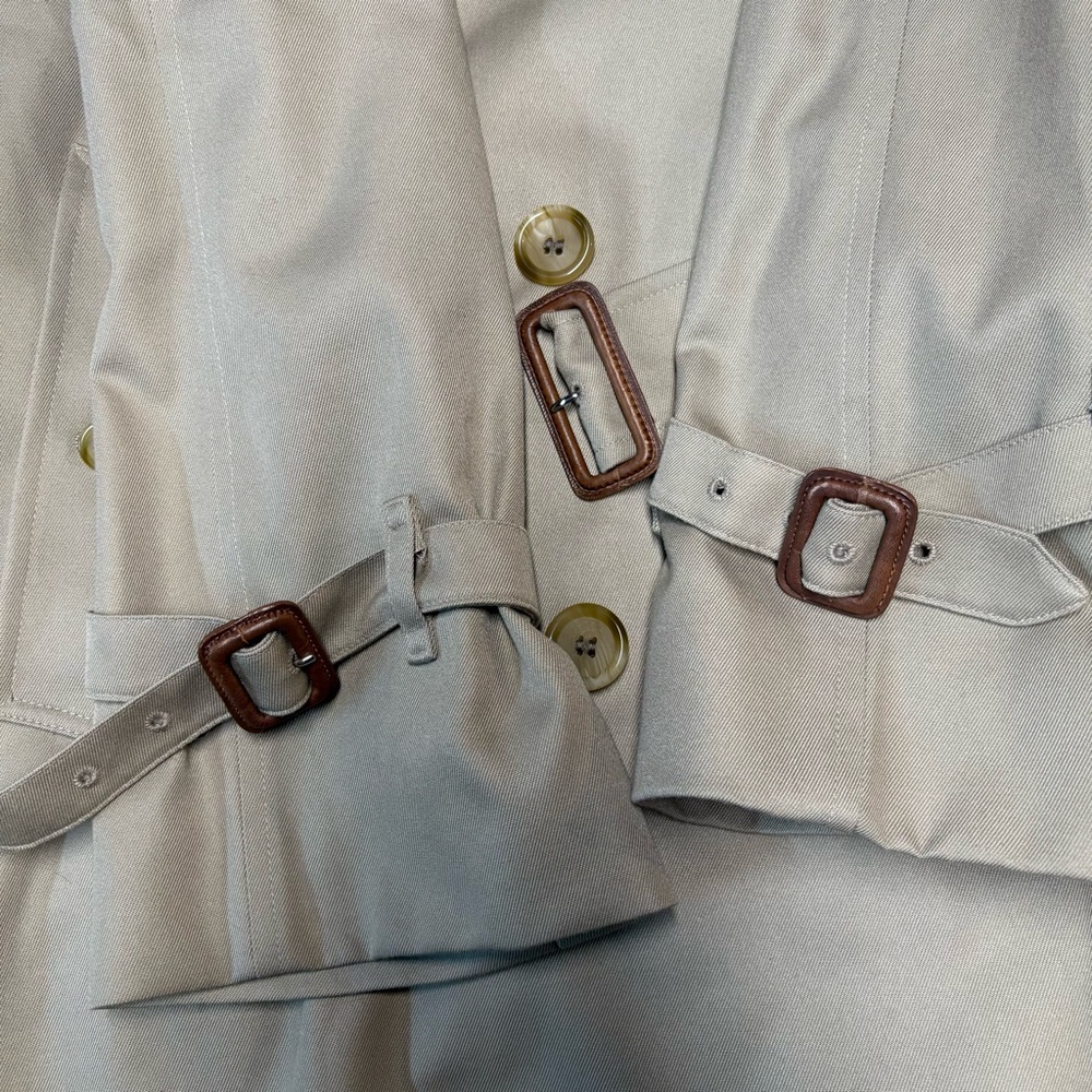 Burberry trench coat. - Picture 11 of 14